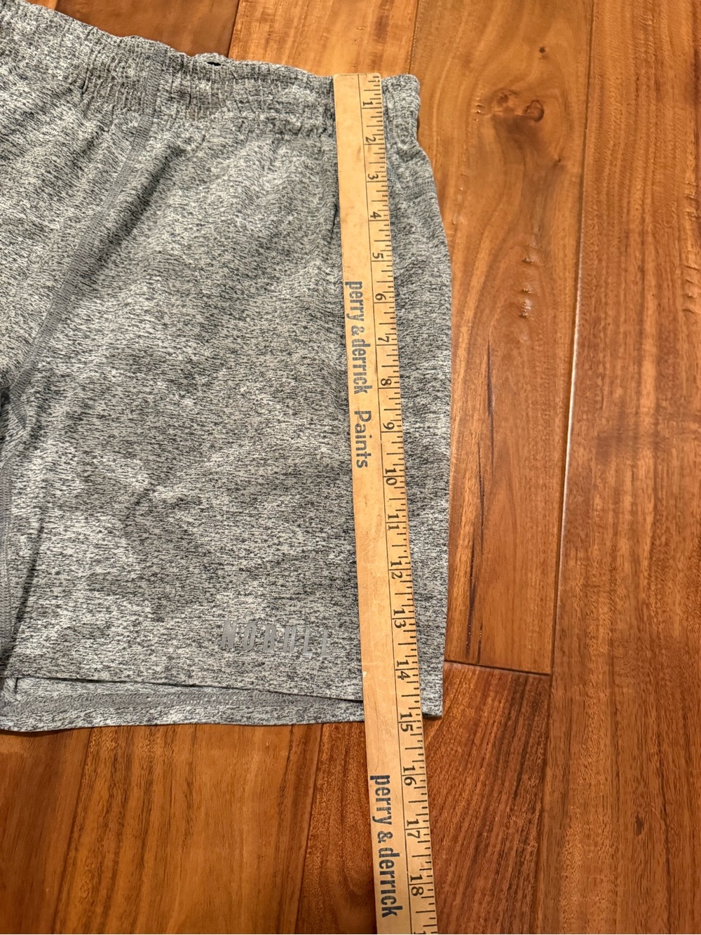 NOBULL Light Heather Grey Camo Athletic Shorts sz M - Picture 7 of 10